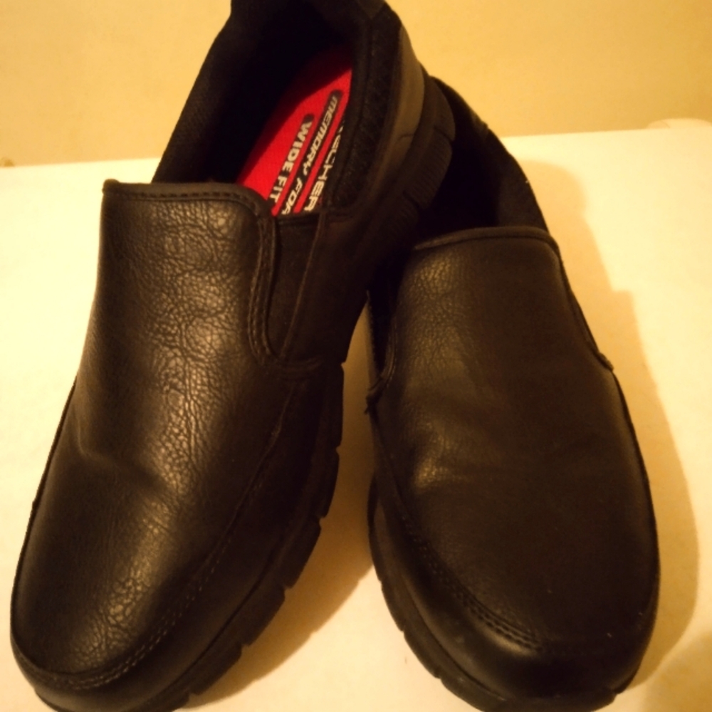Women's Sketchers slip on size 9.5 wide width